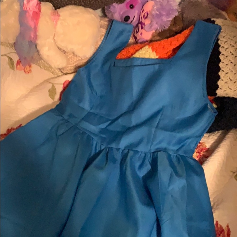 Belle Cosplay: HOLD FOR TYLER